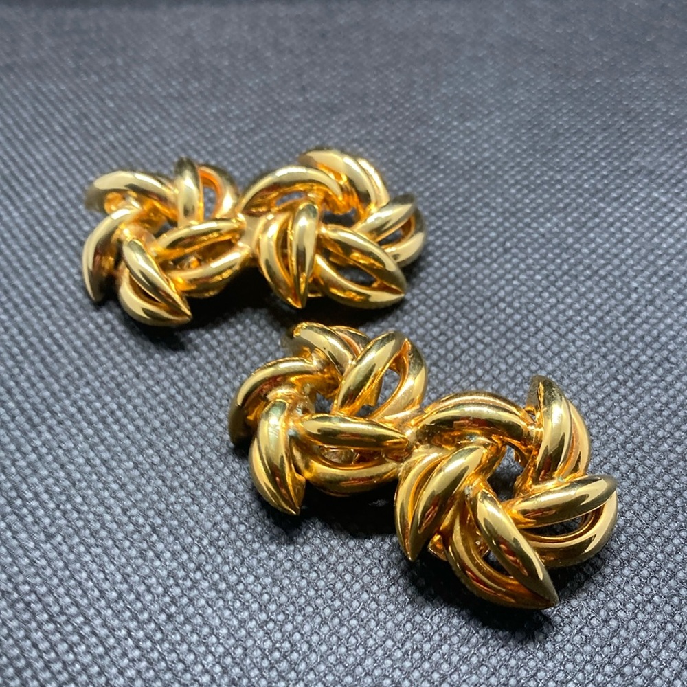 Elegant Gold tone Musi Shoe Buckles